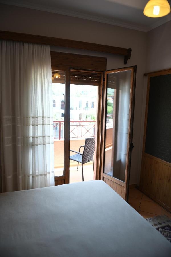 Guesthouse Leo Berat Exteriör bild